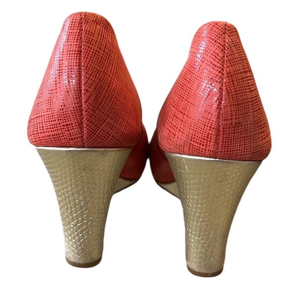 Lilly Pulitzer Resort Chic Distressed Metallic Gold Wedges in Island Coral - 6 - Picture 11 of 14